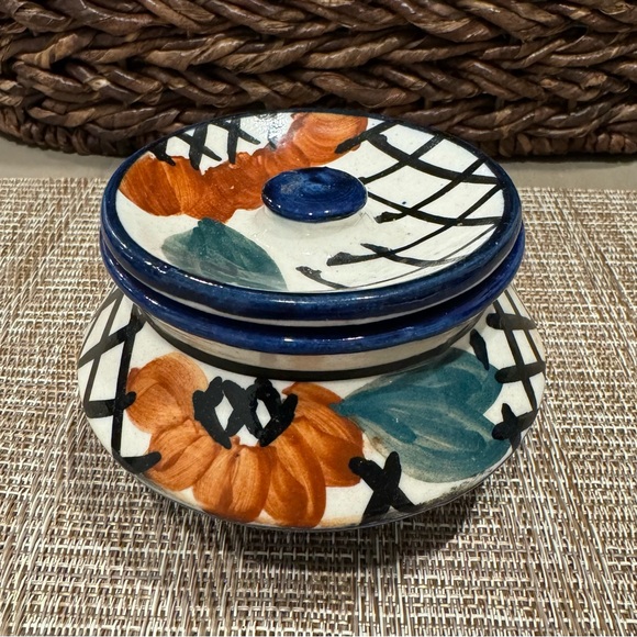 Mexican Pottery Art Ceramic Trinket Box w/ Top- small size 4” Diameter x 2.75”H - Picture 1 of 9